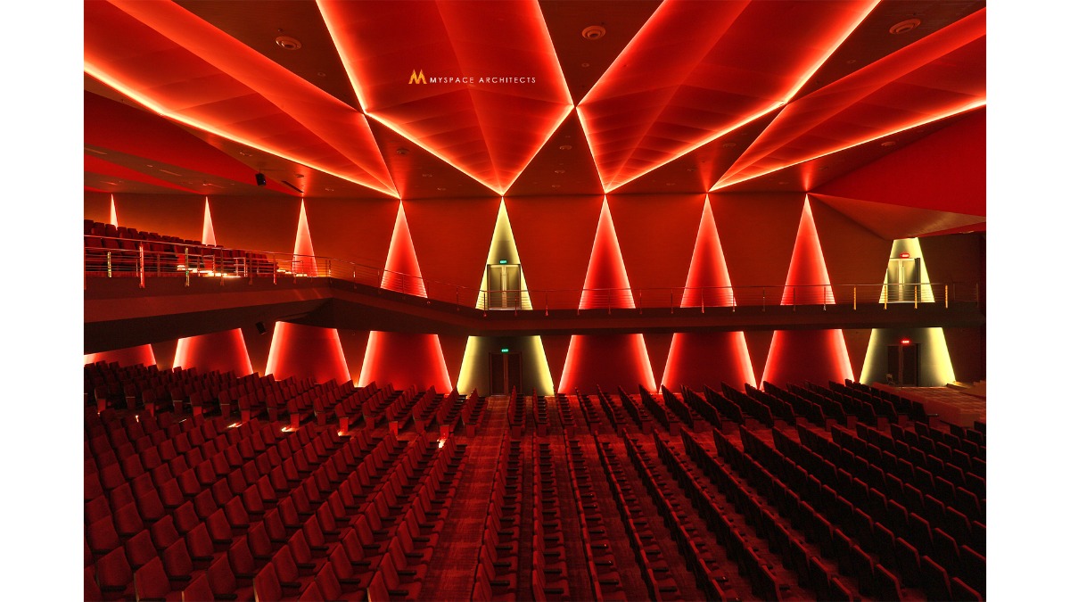 Red Bloom, Auditorium